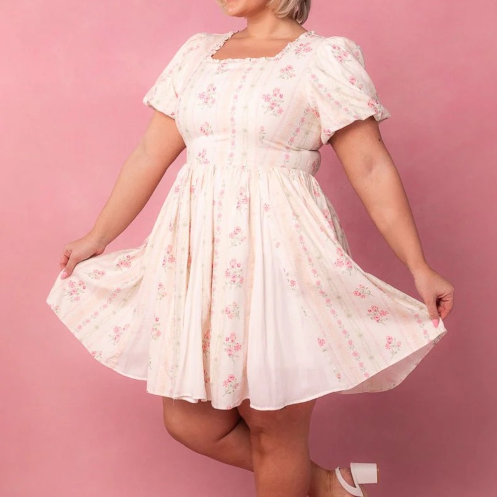 Ivy city Flowers For All Dress in Vintage Floral